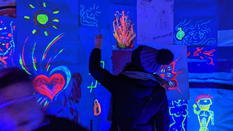 Lyon : Neon Painting in an Artists Studio - Gallery - Venue and Location