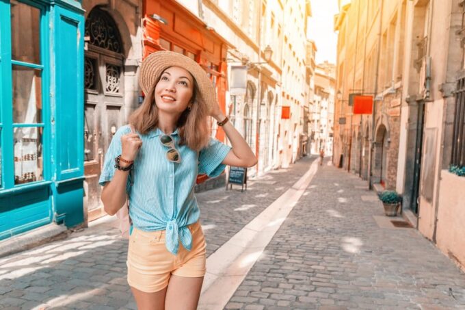 Lyon Old Town Tour With Vaporetto River Cruise Tickets - Languages and Guide Qualifications