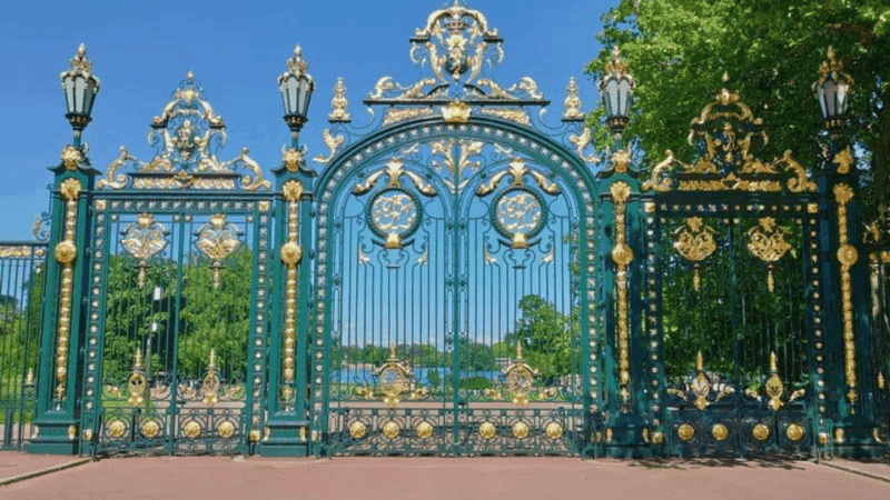 Lyon: Private Transfer and Sightseeing Tour - Tour Highlights