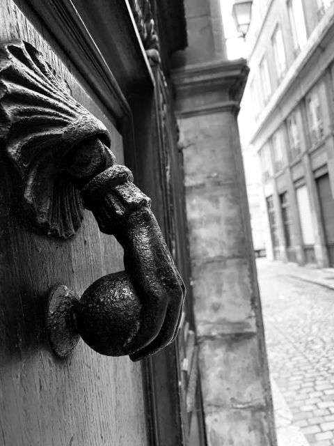 Lyon: Private Walking Tour of Lyons Traboules - Explore Passageways and Stairwells