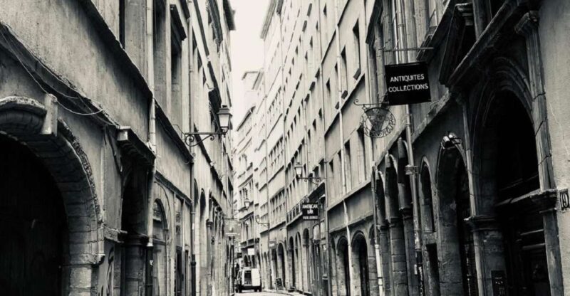 Lyon: Private Walking Tour of Lyons Traboules - Uncover Lyons Fascinating History