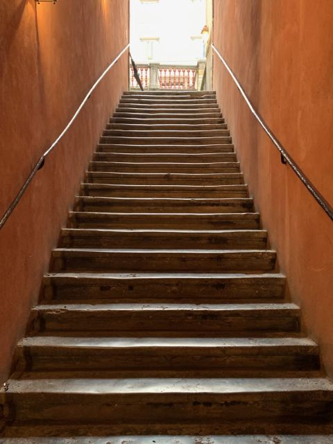 Lyon: Private Walking Tour of Lyons Traboules - Meeting Point and Arrival Instructions