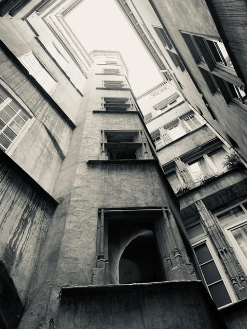 Lyon: Private Walking Tour of Traboules in the Old Town - Meeting the Knowledgeable Local Guide
