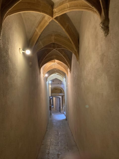 Lyon: Private Walking Tour of Traboules in the Old Town - Tour Logistics and Requirements