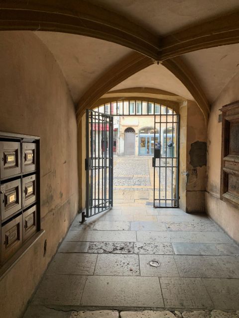 Lyon: Private Walking Tour of Traboules in the Old Town - Exceptional Customer Experiences