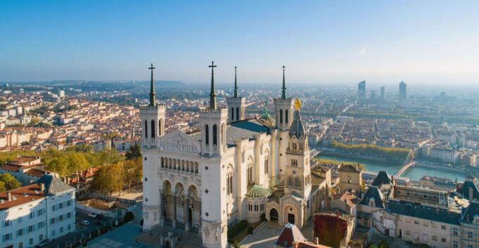 Lyon: Private Walking Tour of UNESCO Old Districts - Exploring the Hidden Traboules