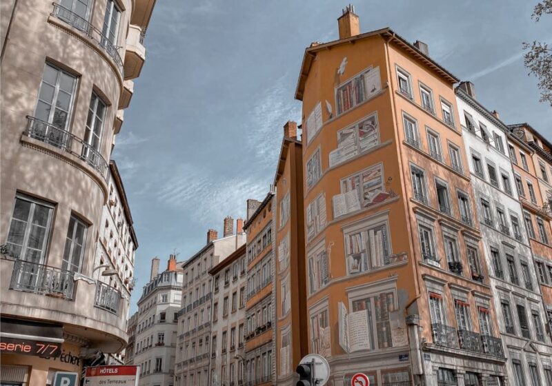 Lyon Scavenger Hunt and Sights Self-Guided Tour - Key Highlights