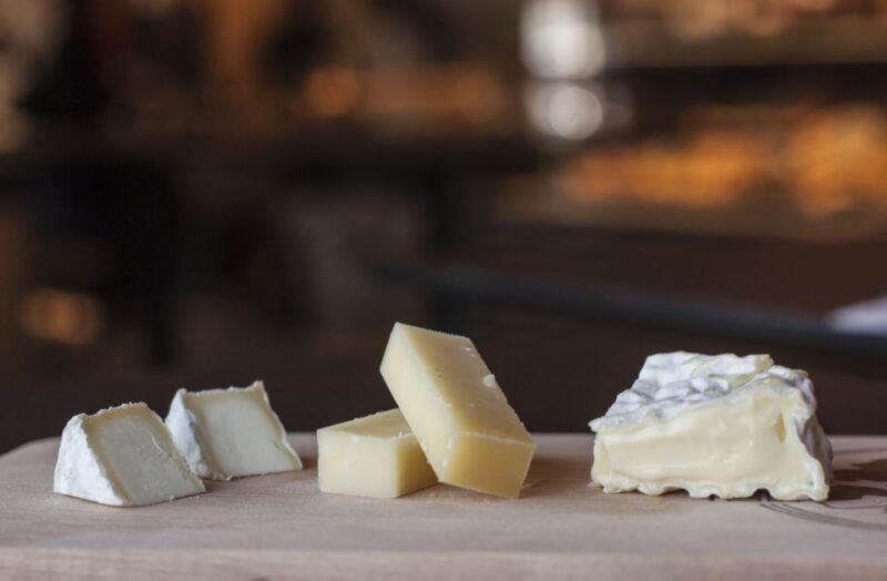 Lyon: Secret Food Tour - Traditional Dishes and Wines