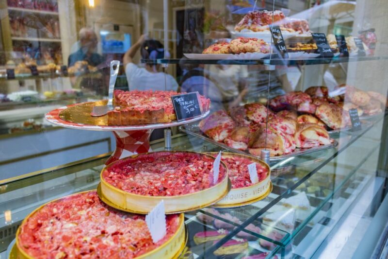 Lyon Sunset Food Tour With Full Meal and Wine - Exploring the Vieux Lyon Neighborhood