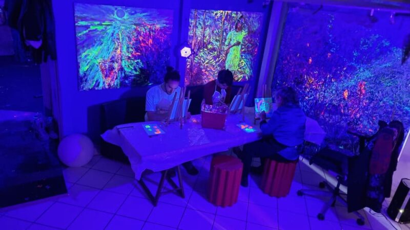 Lyon: Tarot Reading and Neon Painting Workshop - Tarot Reading Experience