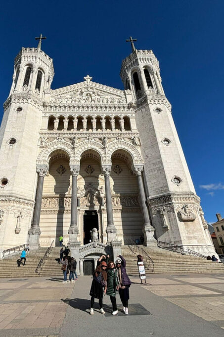 Lyon: Visit Lyon on a Private Half-Day Tour With a Driver - Discover Lyonnais and Canuts Frescoes