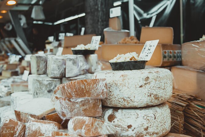 Lyon Walking Tour and Food Market Discovery - Admiring Architectural Wonders