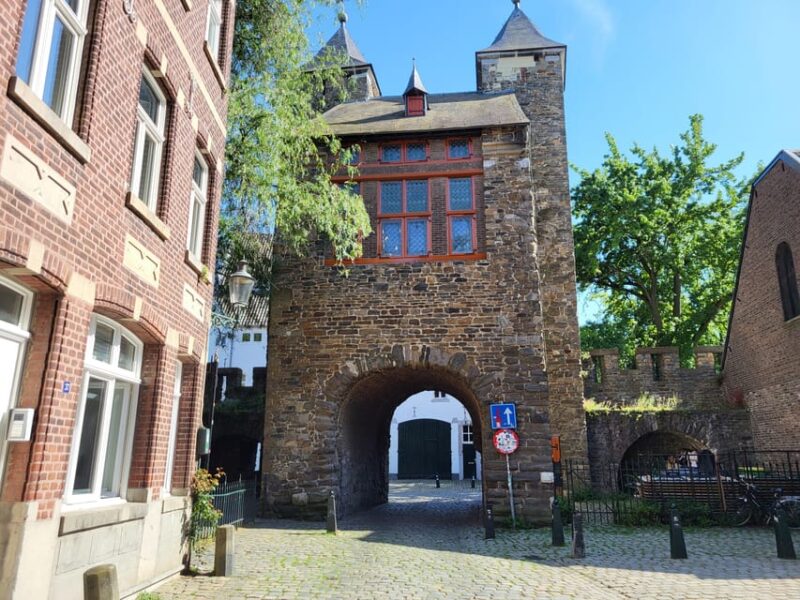 Maastricht Hidden Gems Tour Uncover the Unexpected - Discovering the Jekerkwartier Neighborhood