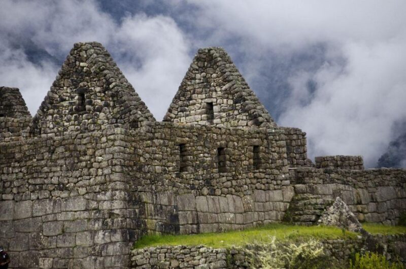Macchu Picchu Private Tour Guide + Bus Ticket Combo - Tour Itinerary