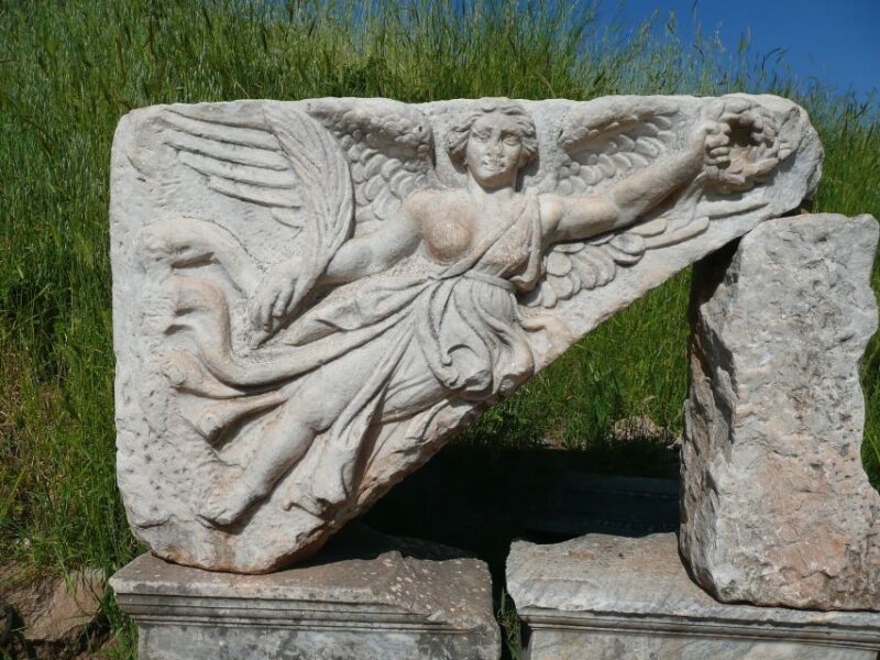 Macedonian Treasures From Thessaloniki - Inclusions