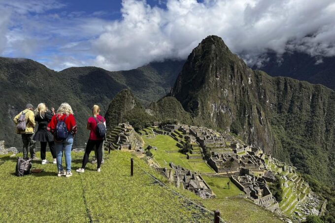 Machu Picchu Adventure and Rainbow Mountain : 2 Days - Hike to Rainbow Mountain