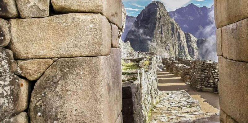 Machu Picchu and Sacred Valley 2 Day Tour - Train to Aguas Calientes
