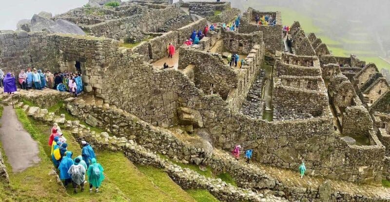 MACHU PICCHU TOUR BY CAR AND TRAIN 2D – 1N - Day 1: Cusco to Aguas Calientes