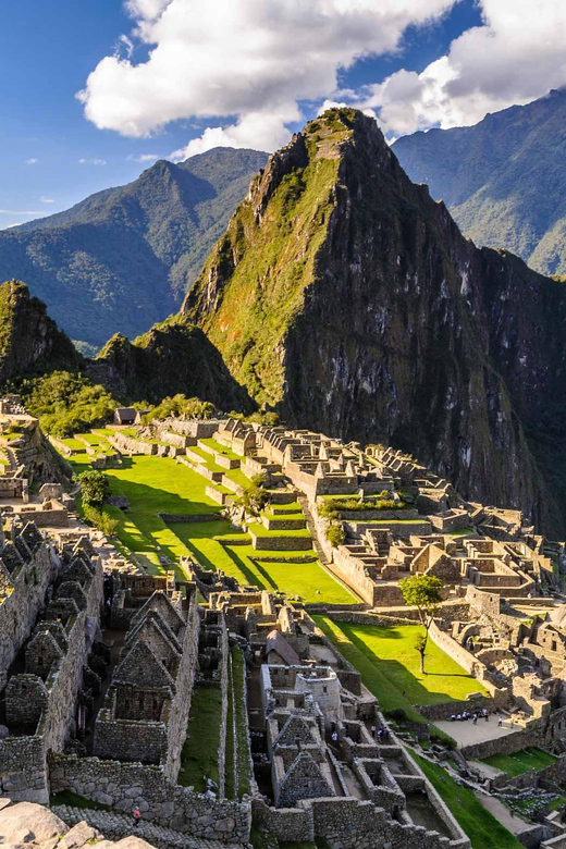 Machu Picchu Wonderful by Train and Rainbow Mountain 2D-1N - Group Size and Languages