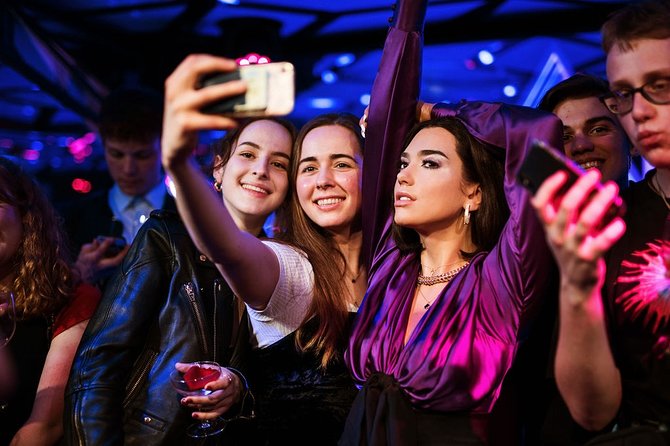 Madame Tussauds Amsterdam & 1-Hour Canal Cruise - Meeting Point and Accessibility