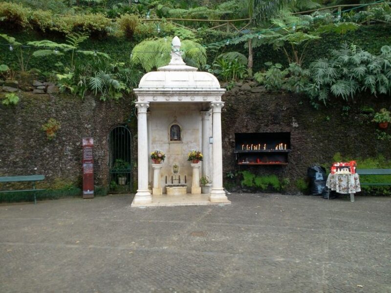 Madeira: Monte Sightseeing Tour & Toboggan Sled Ride - Tour Duration and Pricing