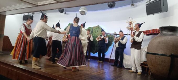 Madeira : Typical Evening With Folk Dancing Entertainment - Participation in Local Customs