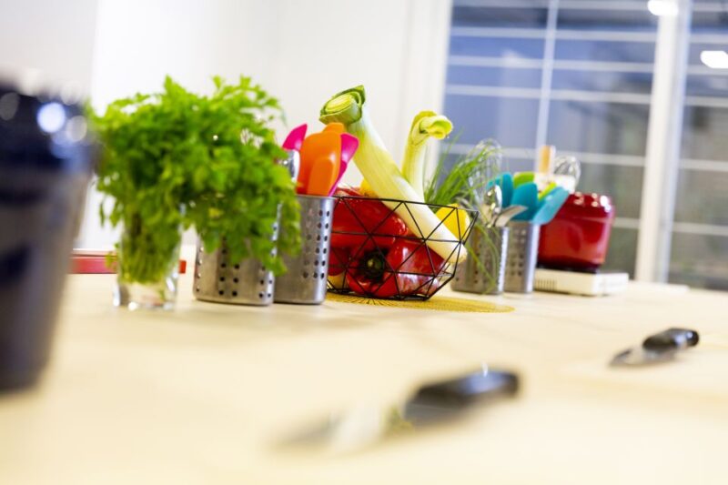 Madrid: 10 Tapas 2.5-Hour Cooking Class - Small-Group Setting and Personalized Attention