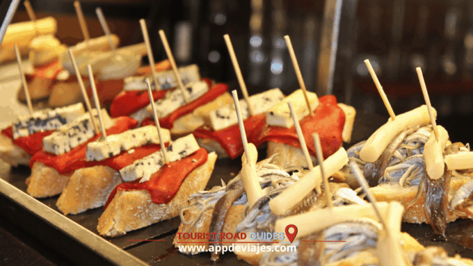 Madrid: Audio Guide Restaurants of the Centenary - Downloading the Tourist Route Guides App