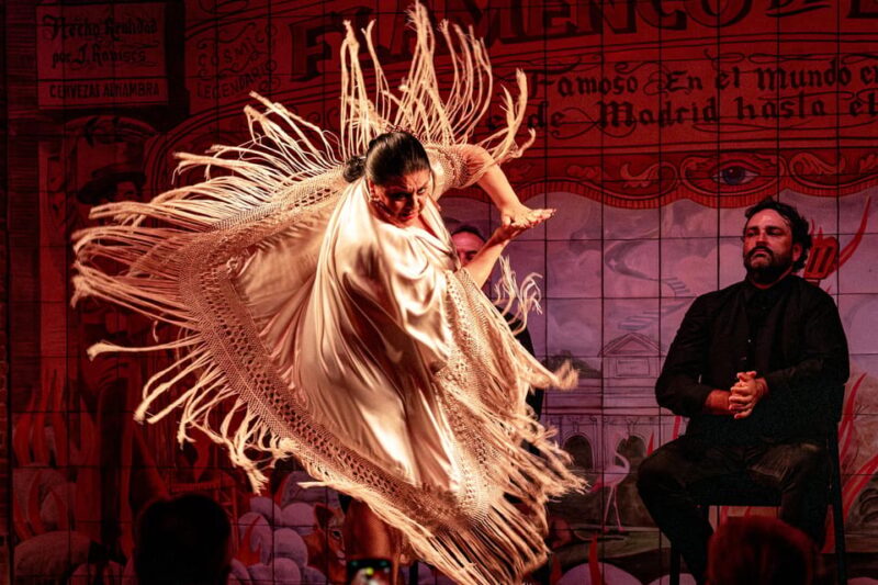Madrid: Authentic Flamenco at Flamenco De Leones With Drink - Passionate Flamenco Performance