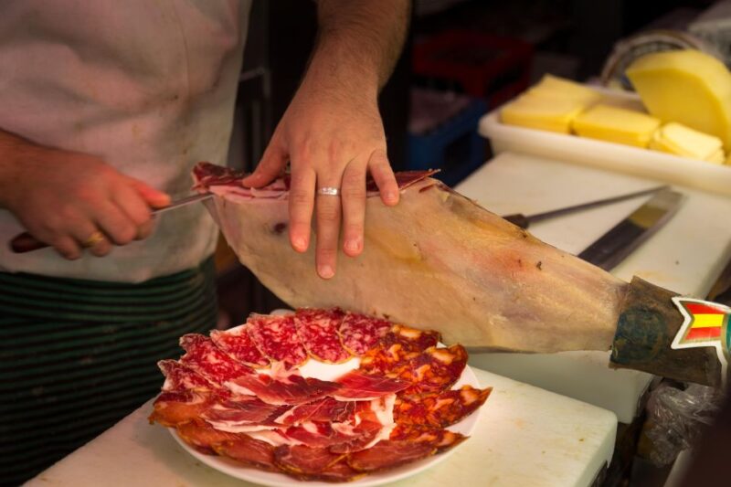 Madrid: Authentic Tapas Evening Tour With a Side of History - Meeting Point and Accessibility