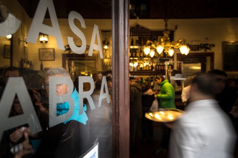 Madrid: Authentic Tapas Evening Tour With a Side of History - Exploring Madrids Historic Streets