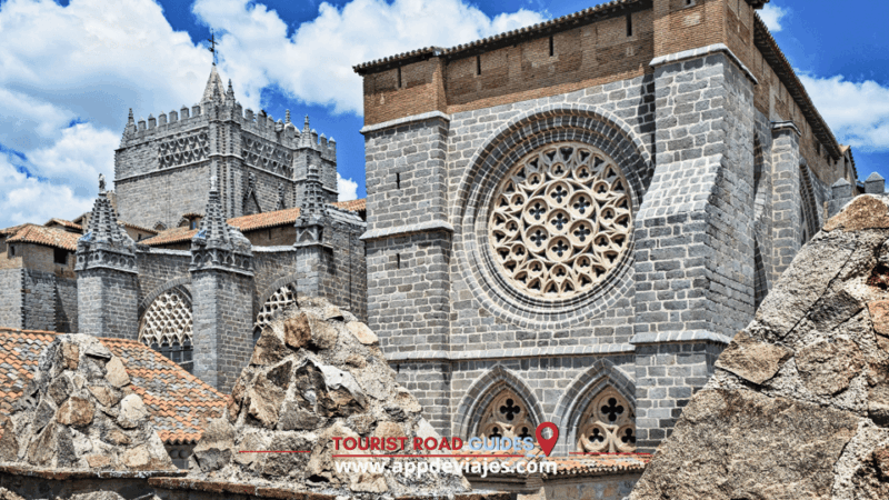 Madrid: Avila and Tierras De Cebreros Winery Tour With Lunch - Dining Experience