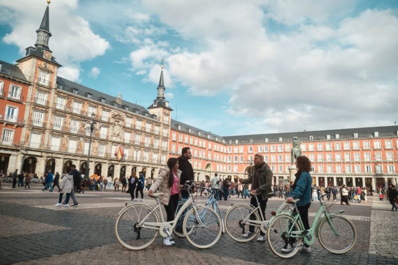 Madrid: City Highlights Guided Vintage Bike Tour - Customer Reviews and Ratings
