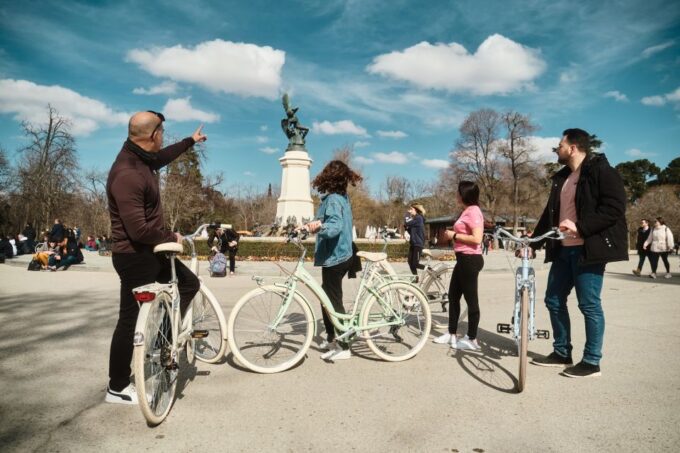 Madrid: City Highlights Guided Vintage Bike Tour - Ride Vintage Bicycles for Comfort