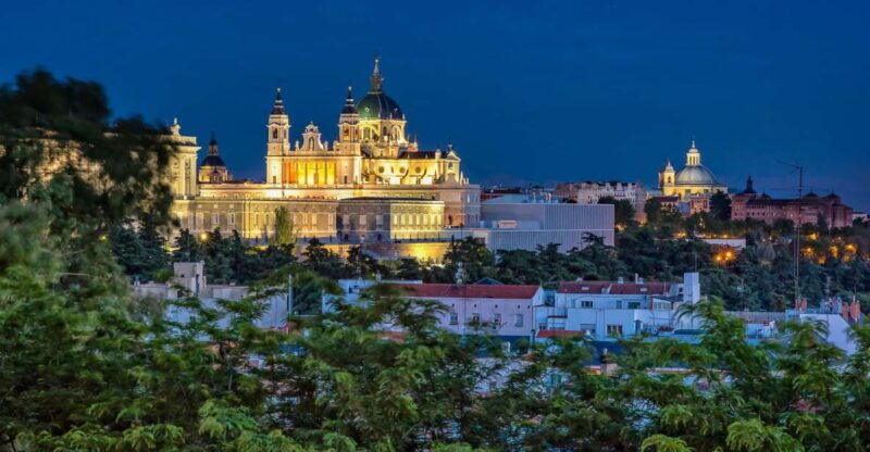 Madrid: City Highlights Guided Walking Tour - Key Points