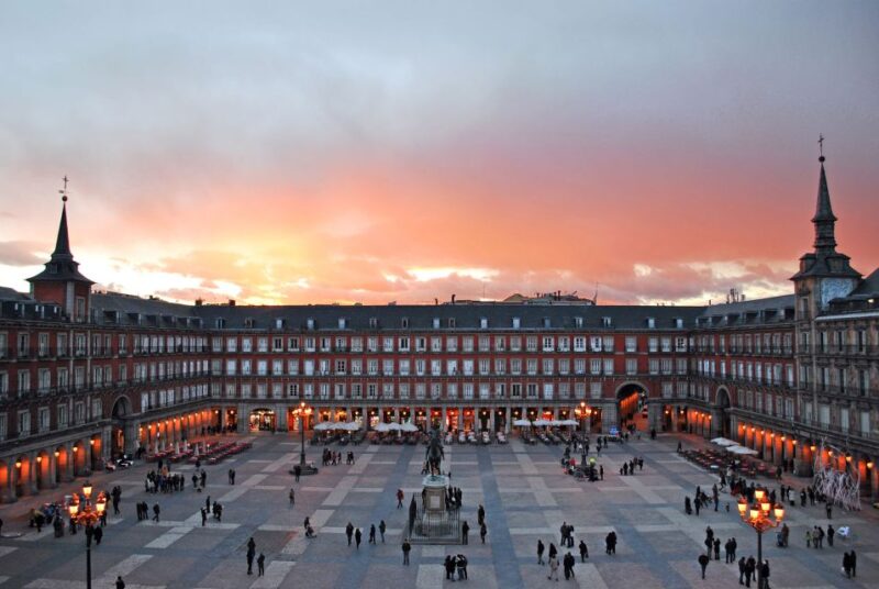 Madrid: City Highlights Guided Walking Tour - Itinerary Details