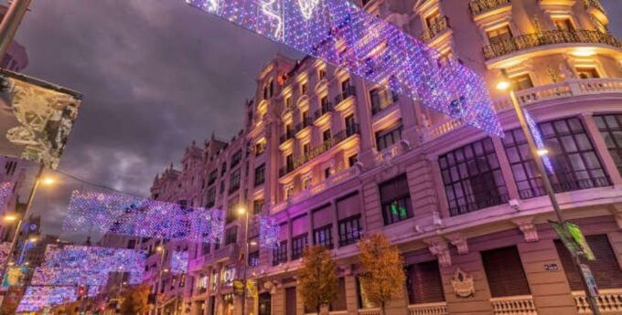 Madrid: City Highlights Tuk Tuk Tour - Tour Experience