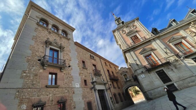 Madrid: City Walking Tour & Royal Palace Skip-the-Line Tour - Duration and Languages