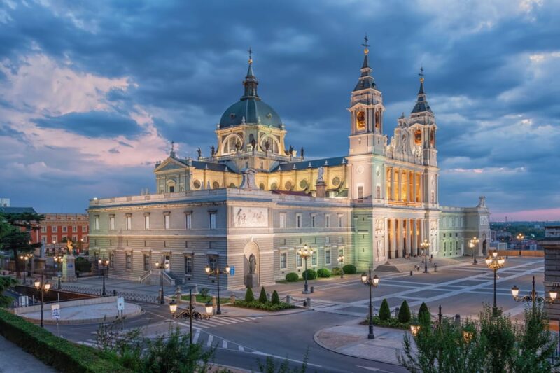 Madrid Contrasts Tour and Guided Tour of Toledo - Tour Features and Experiences