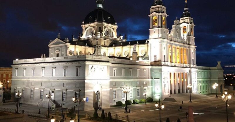 Madrid: Enchanted Evening Walking Tour in Spanish - Pricing and Inclusions