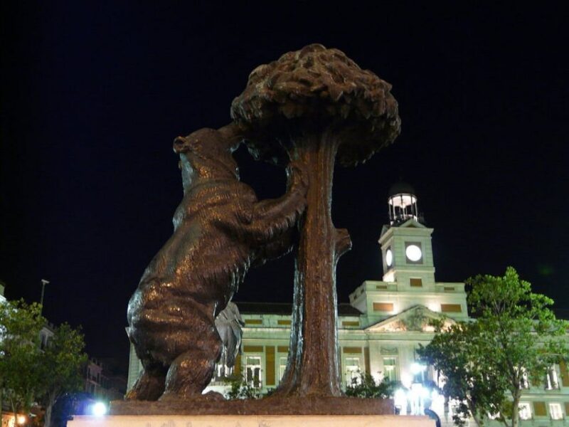 Madrid: Enchanted Evening Walking Tour in Spanish - Tour Meeting Point