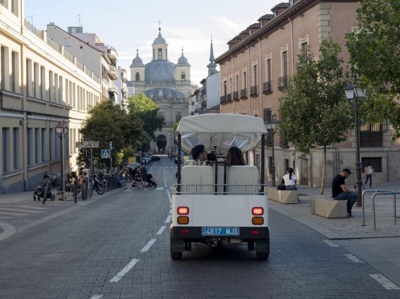 Madrid: Exclusive Panoramic Views in Tuk Tuk - Tour Duration and Language Options