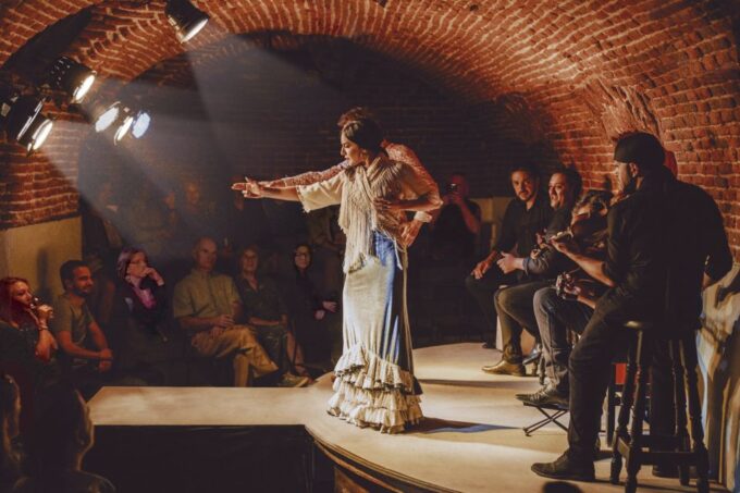 Madrid: Flamenco Show Entry Ticket With Drink & Artist Talk - Dress Code and Etiquette