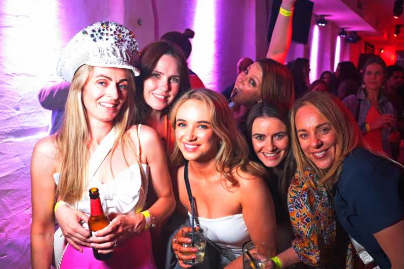 Madrid: Guided Bar Crawl With Drinks and Nightclub Entry - Itinerary and Experience