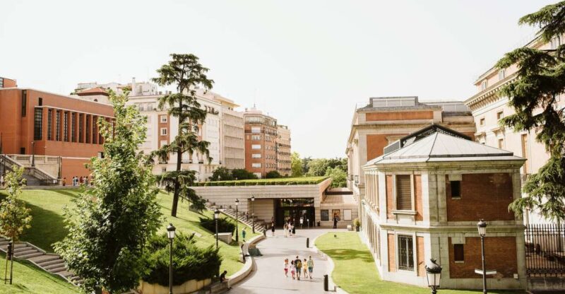 Madrid: Guided Tour of the Prado Museum & Lunch at Sobrino De Botín - Key Points