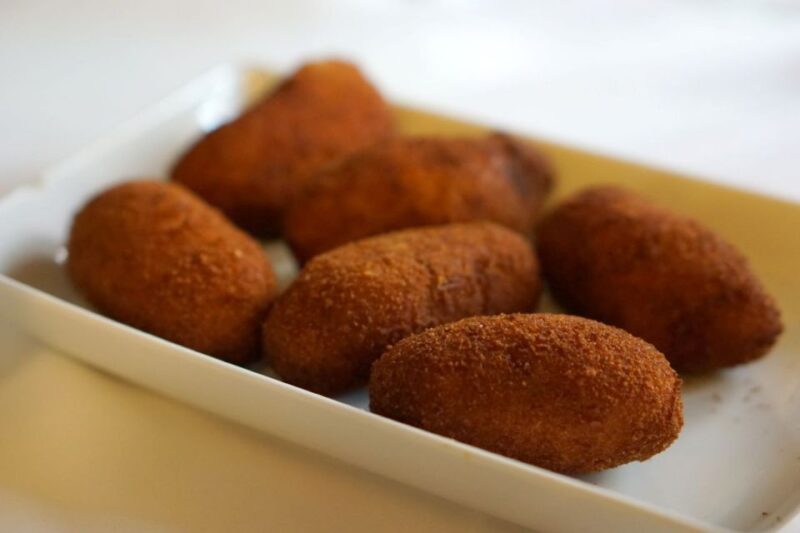 Madrid: Guided Tour of the Prado Museum & Lunch at Sobrino De Botín - Literary Quarter Stroll