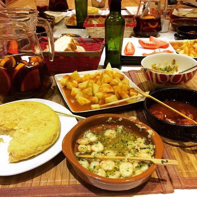 Madrid: Half-Day Spanish Cooking Class - Choosing Between Paella and Tapas