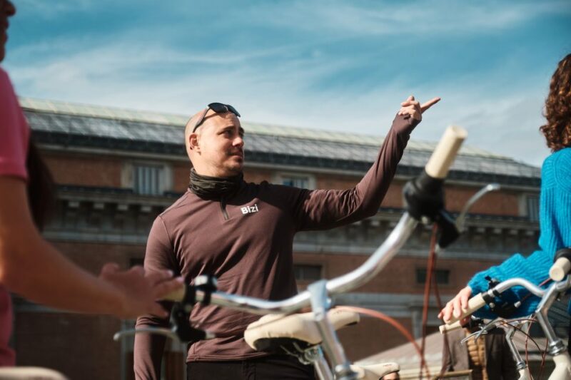 Madrid: Highlights Guided Vintage Bike Tour and Tapas Option - Tour Experience