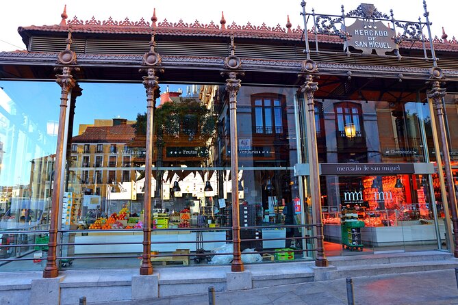 Madrid Highlights Private Tour With Prado Museum & Royal Palace - Customized Photo & Video Experience