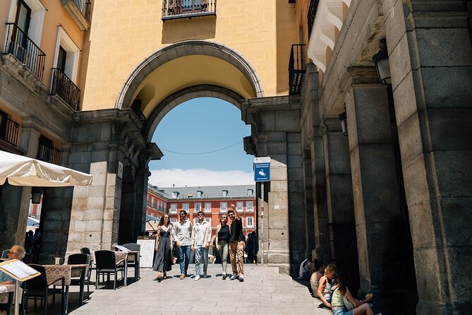 Madrid Local Tapas, Wine Bars & Flamenco Show - Flamenco Performance